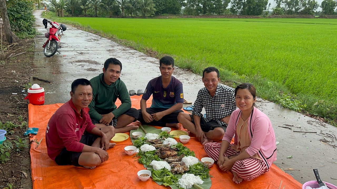 Con Cá Lóc này quá bự rồi . Cá chiên Xù cuốn Bánh Tráng Rau Sống ￼VXĐ 953