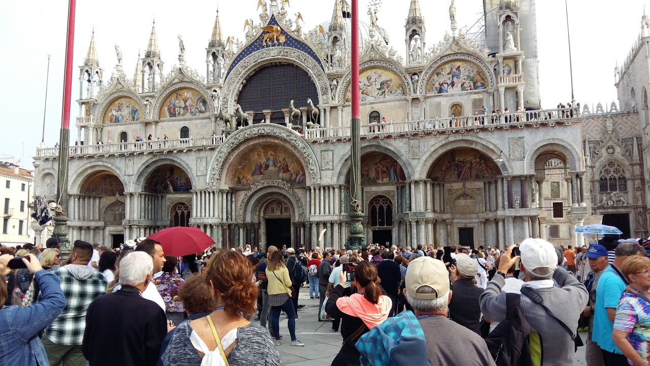 В ВЕНЕЦИИ (2017).