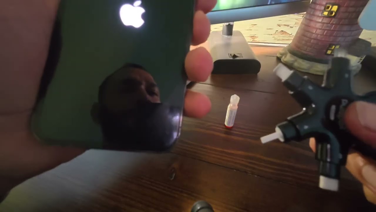 HOW TO CLEAN YOUR IPHONE CHARGING PORT