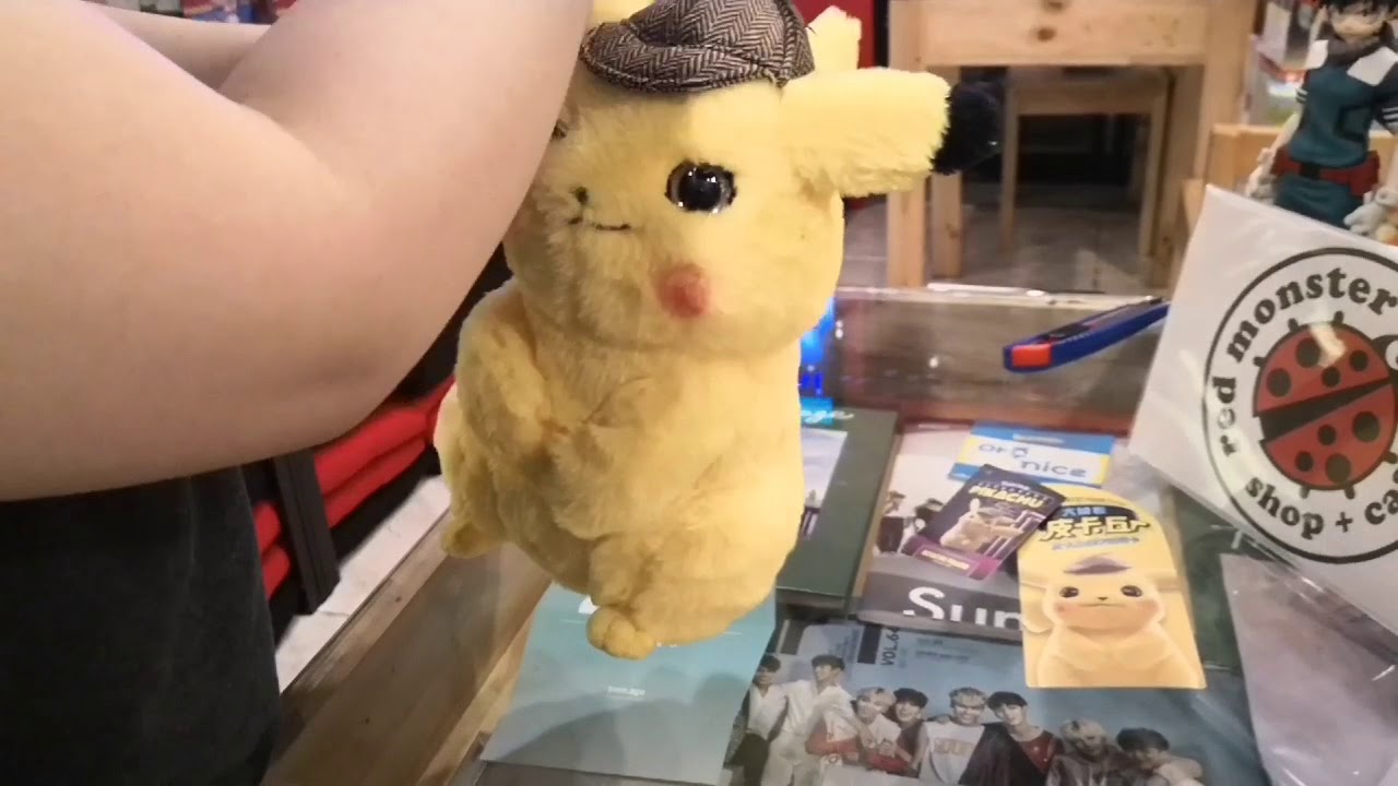 Unboxing: Detective Pikachu Plushie