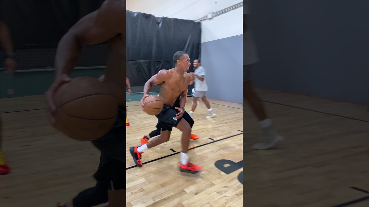 Rajon Rondo quick action finish at the rim 😤 #shorts