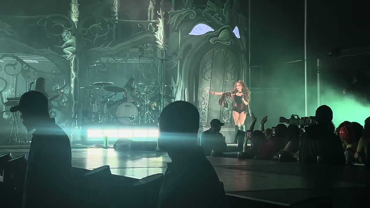 Chappell Roan — Casual (Live at Forest Hills Stadium 09.20.25)