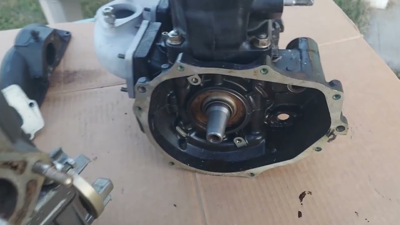 Tools need to remove a Kawasaki 750 and 650 Jet Ski flywheel. 18mm fine thread for a 750.