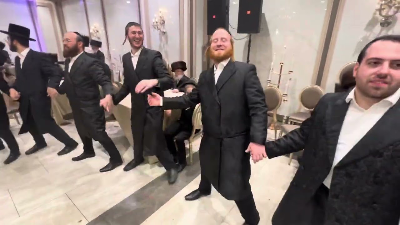 Shmiel Hersh miller on keys & shmaya fisher singer shira choir second dance hit