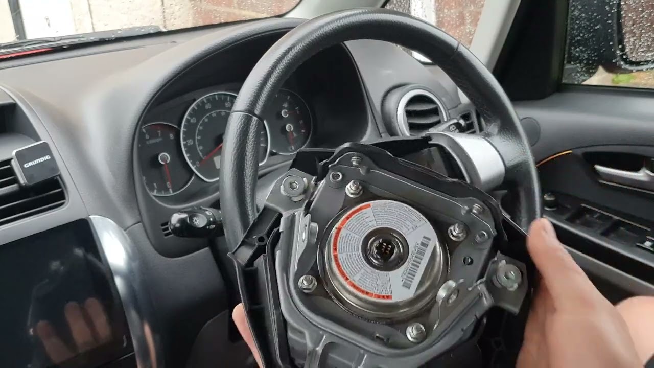 Demontaż poduszki powietrznej oraz kierownicy Suzuki Sx4