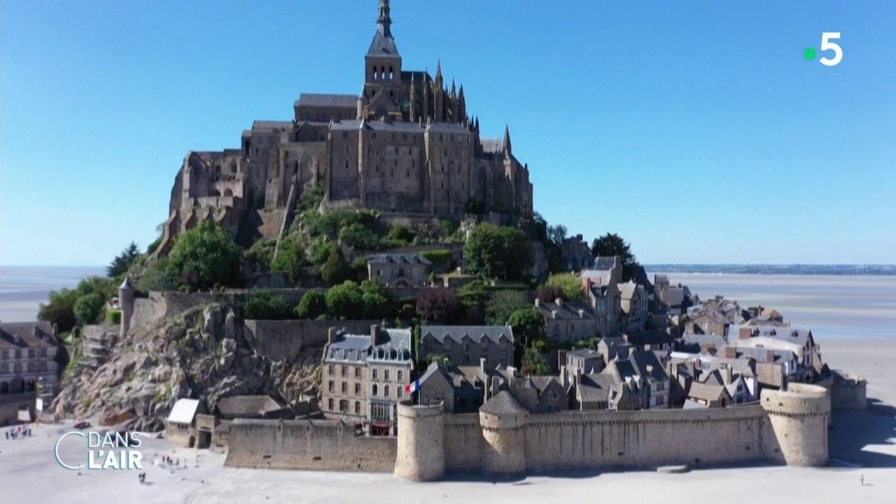 Le Mont-Saint-Michel menacé par le tourisme de masse ? #cdanslair 22.07.2023