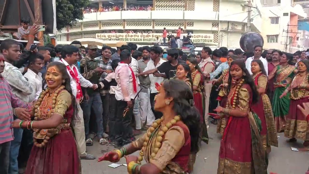 ఏలూరు పడమర వీధి జాతర ఈ జాతర చరిత్ర ఇప్పటిది కాదు తరతరాలు నుండి వస్తున్న పెద్దల సంప్రదాయం