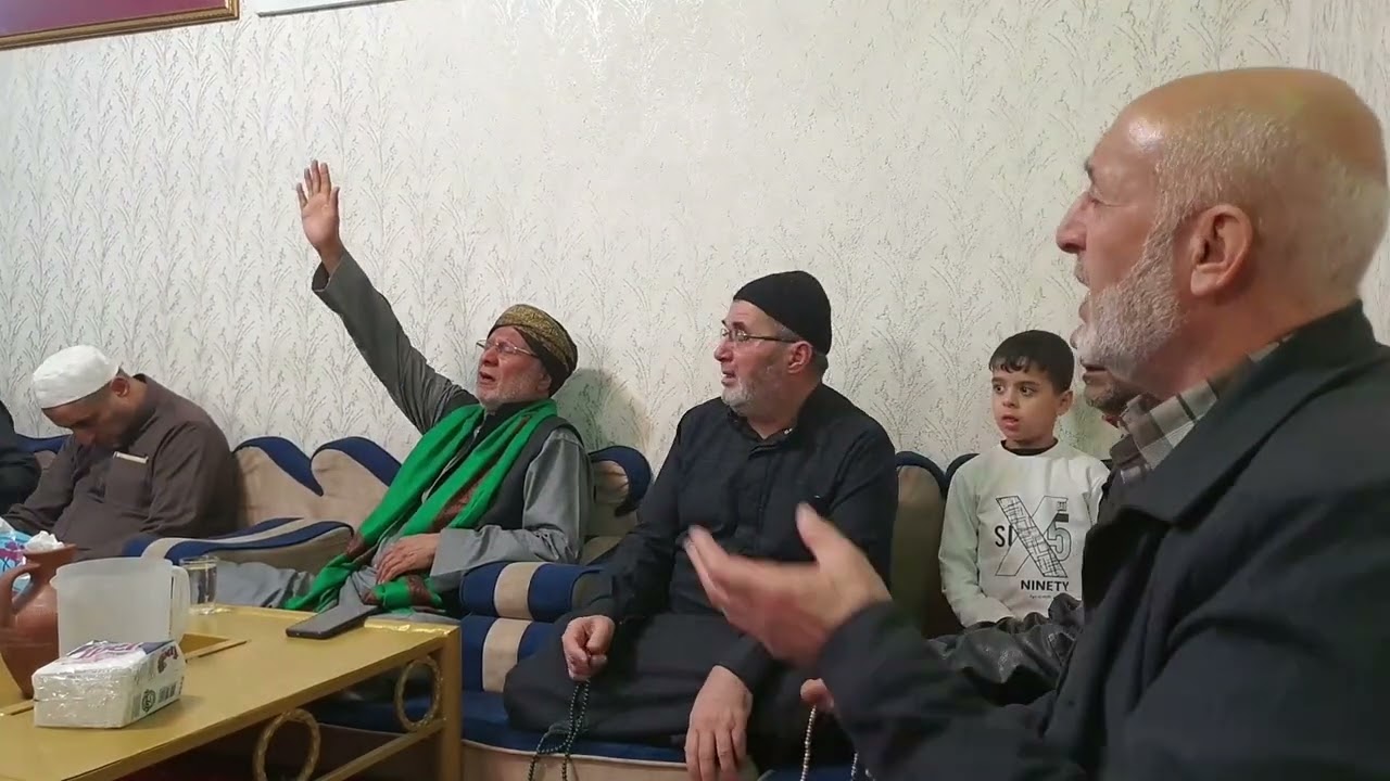 خذوني إلى أرض المدينة - صلوا على راعي اللوا المعقود - كل مين ينده لجده وأنا جدي الرفاعي.