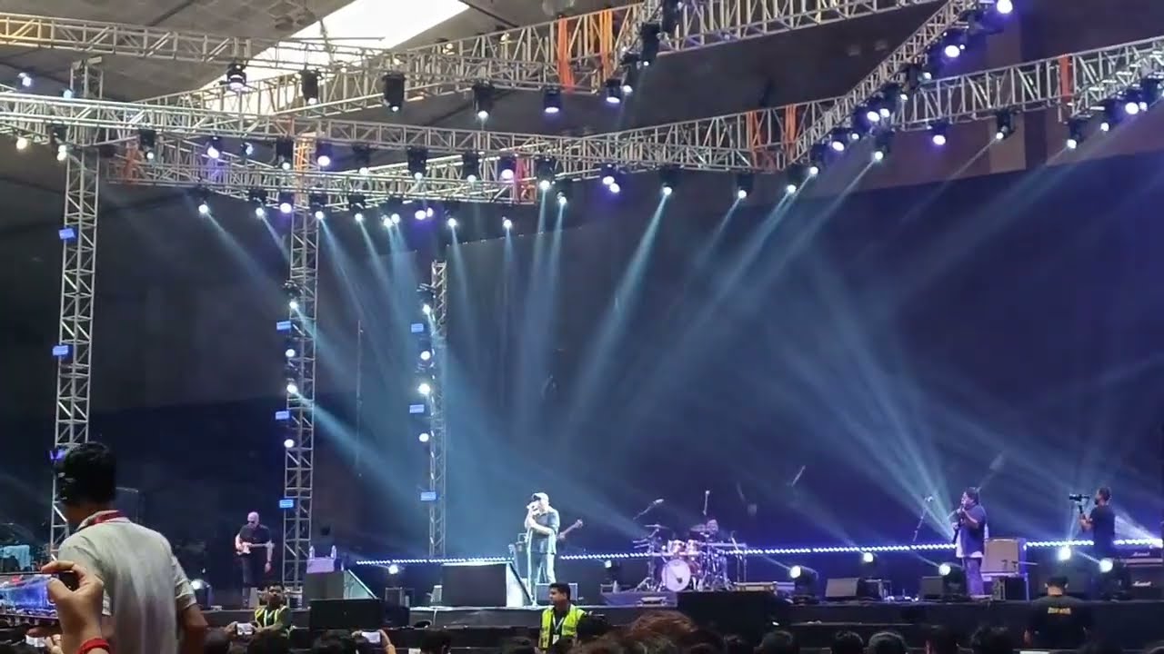 Tumi asbe bole by Anjan Dutta and the electric band||#concert #anjandutta #tumiasbebole#bandstorm