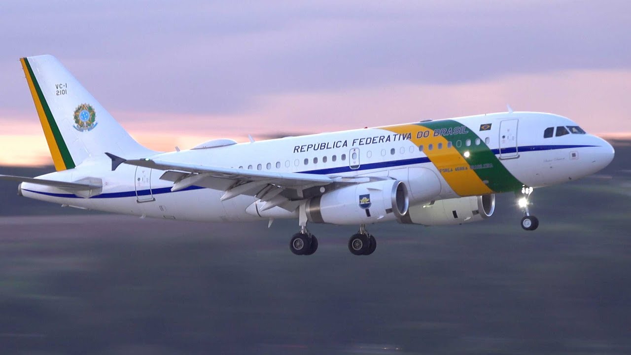 Avião Presidencial do Brasil Pousando
