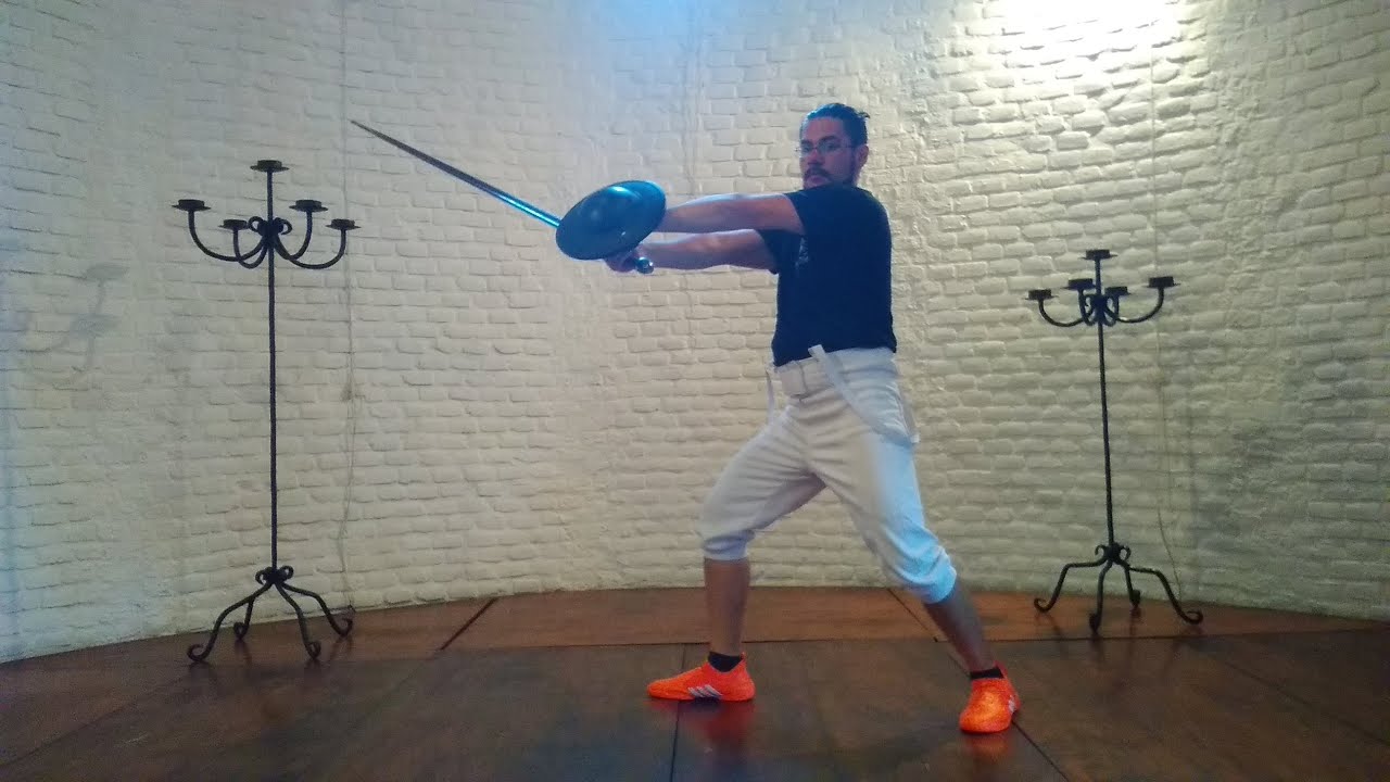 Entrena en casa - Espada y broquel . Primera lecci&oacute;n de Lignitzer