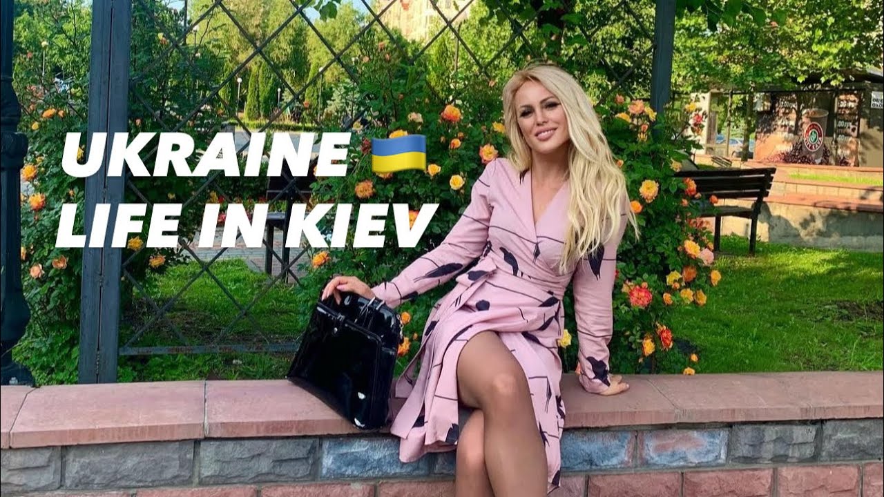 Ukraine 🇺🇦Life in Kiev. December 30, 2025. The Streets of Kiev, Ukraine. Streets Scenes.