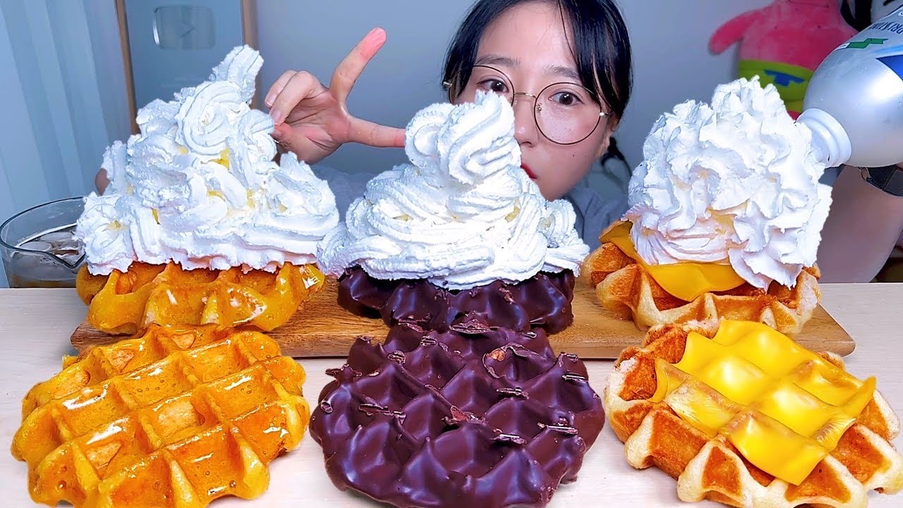 와플🧇 휘핑크림 듬뿍 달고나 초코 치즈 와플 디저트 먹방 Dessert Mukbang