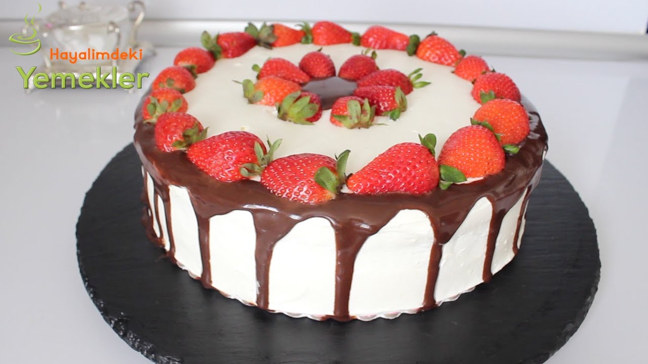 Çilekli Çikolata Soslu Pasta