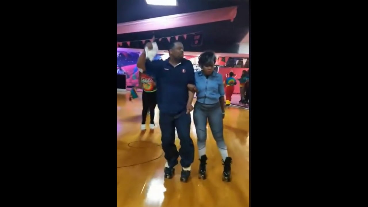 Couple's Skate - Diggin' On Them!