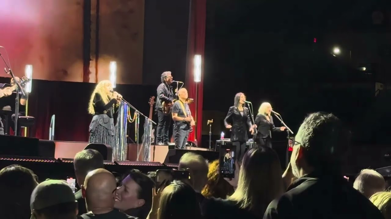 Gypsy (with intro story mentioning Lindsey), Stevie Nicks 10-18-25