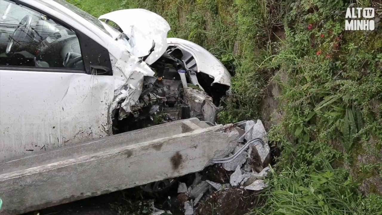Acidente de viação em Arcos de Valdevez provoca corte de trânsito na EN 101  | Altominho TV