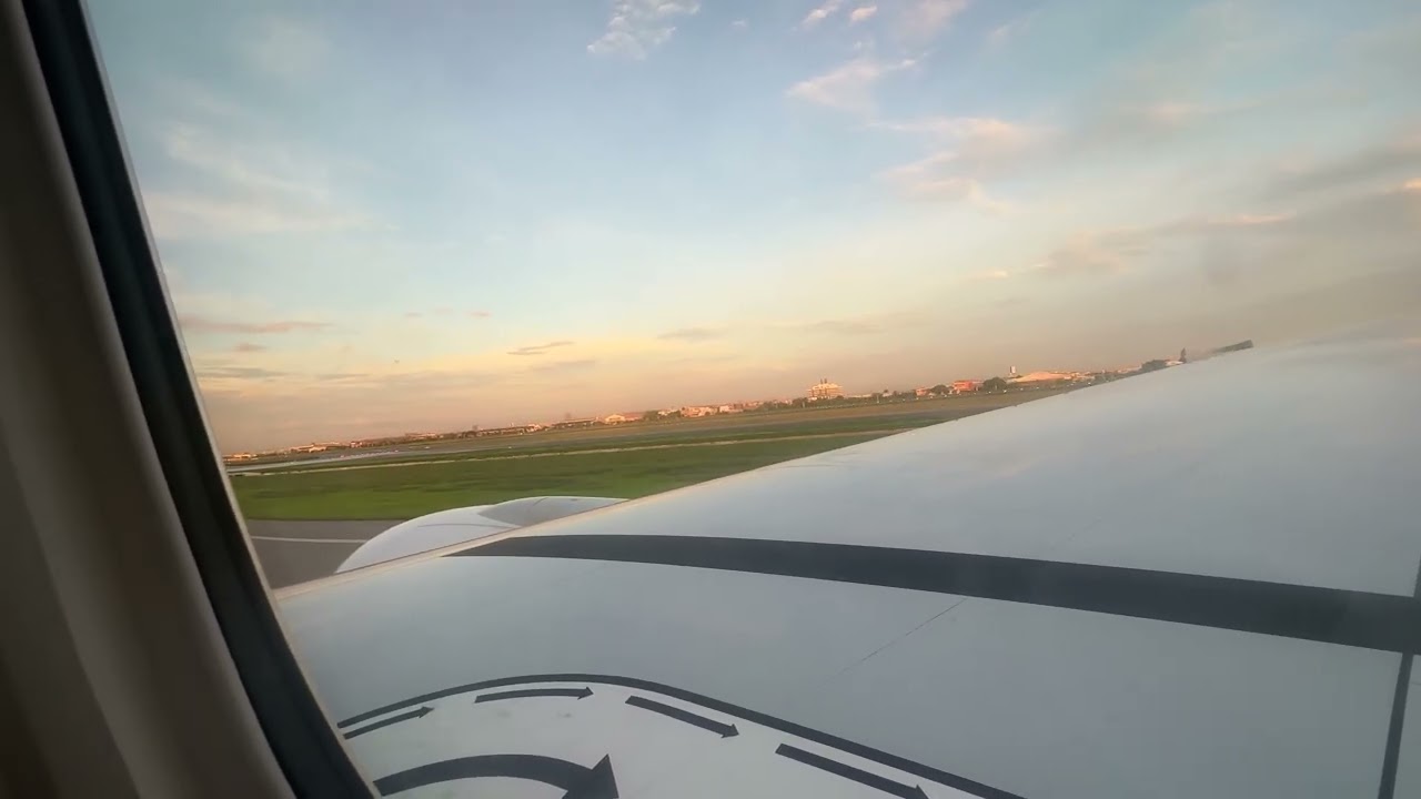 	1 Minute Above the Clouds 🌅 | Morning Flight View