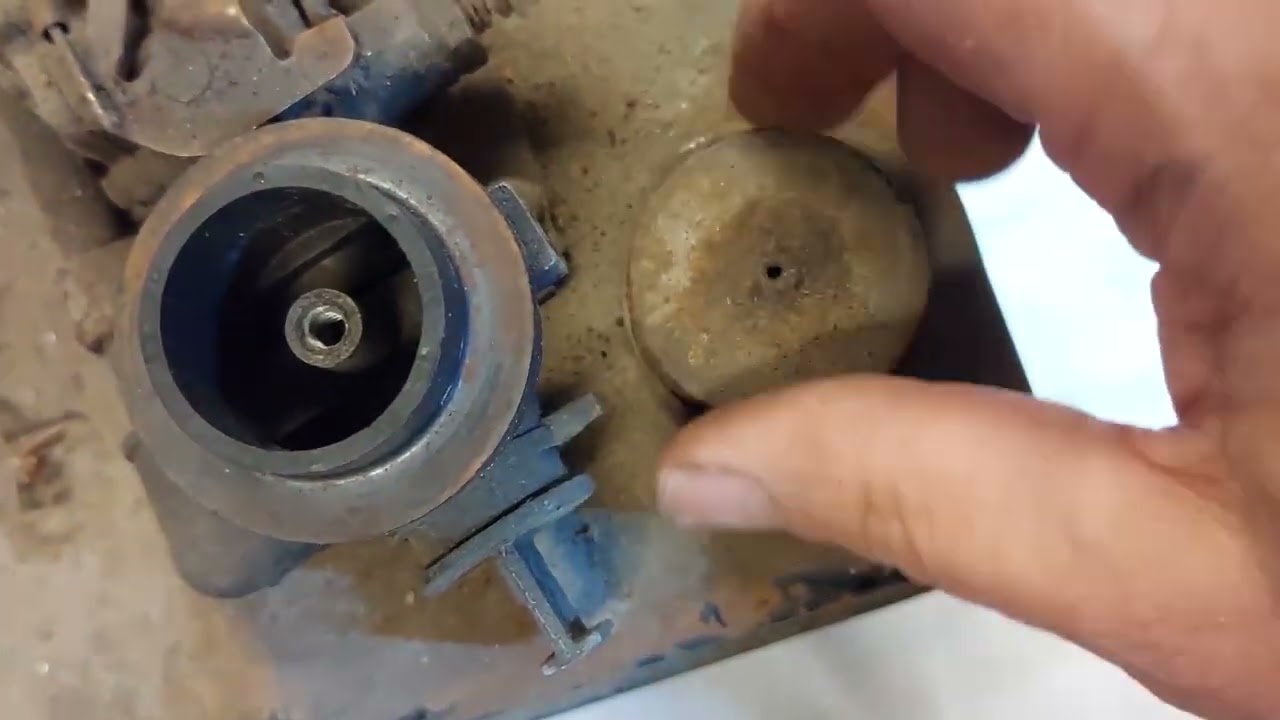 Resurrection of a 1966 model 4 hp horisontal Briggs & Stratton engine. Will it start?