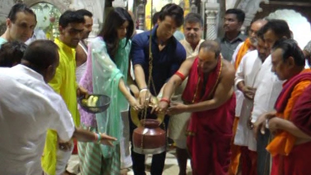 Tiger Shroff & Kriti Sanon SPOTTED at Babulnath TEMPLE