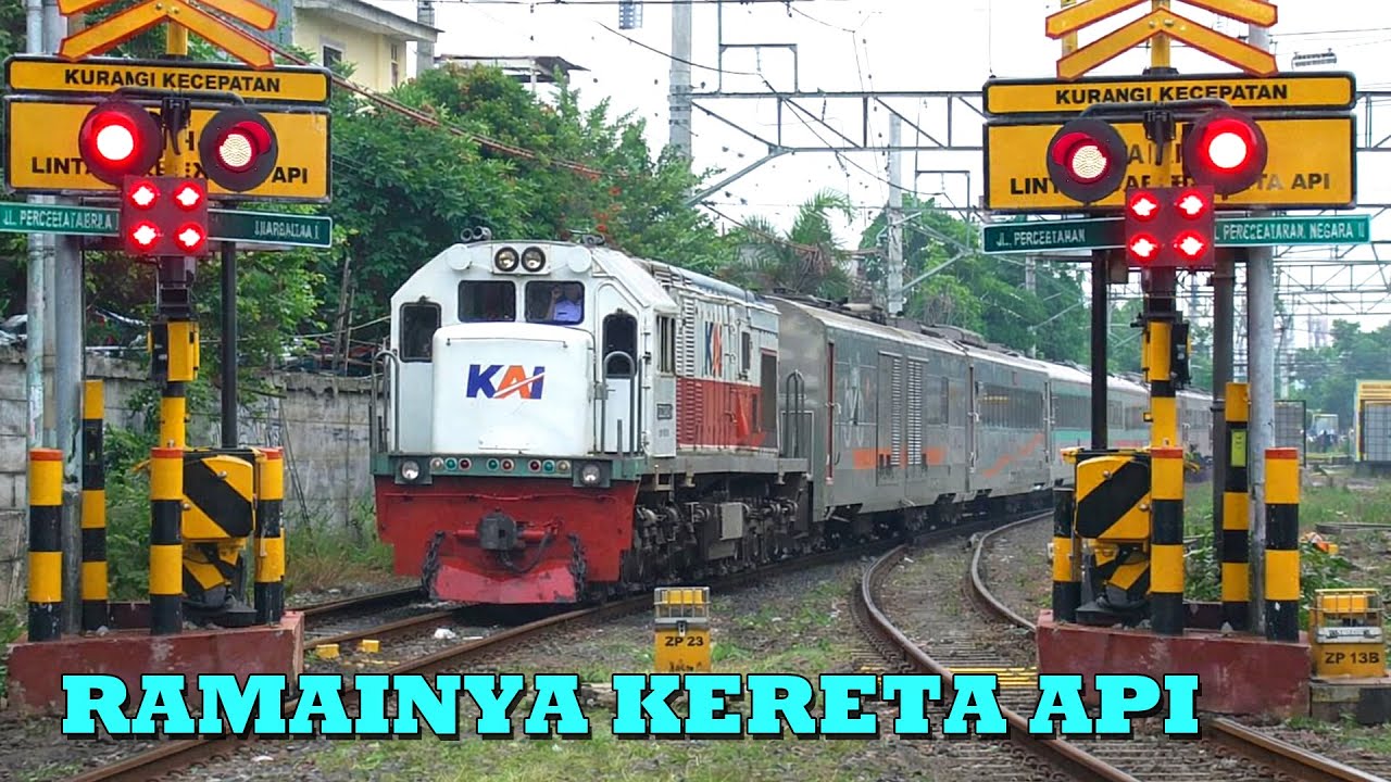 RAILROAD CROSSING !! Perlintasan Kereta Api Paling Sibuk Di Barat, Banyak Kereta Api Pulang Pergi !!