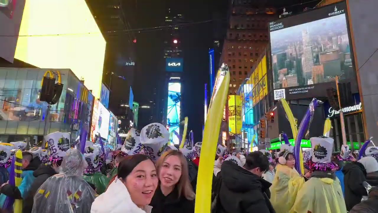 New York: Times Square New Year's Eve Ball Drop Live