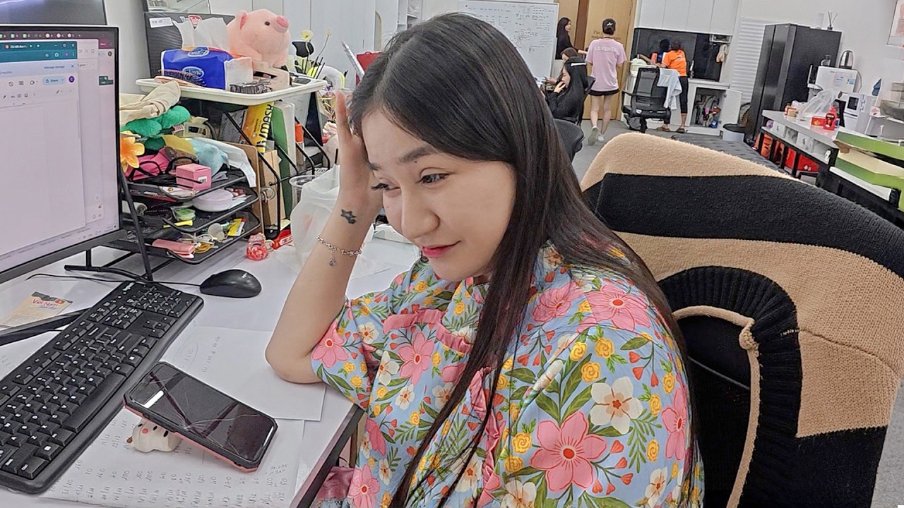 신디가 자기만 버리고 데이트 했다고 질투를 하네요