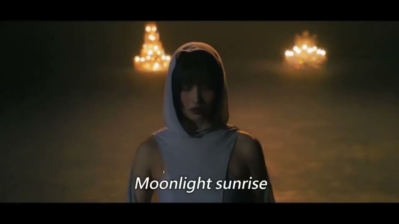 TWICE MOMO&rsquo;s ICONIC Moonlight Sunrise Dance Break | 10th Anniversary Documentary 🔥