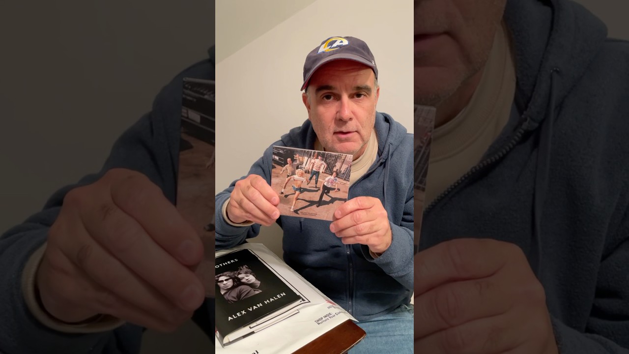 worst digipak of all-time #amylandthesniffers #digipak #cdcollection #badpackaging #physicalmedia