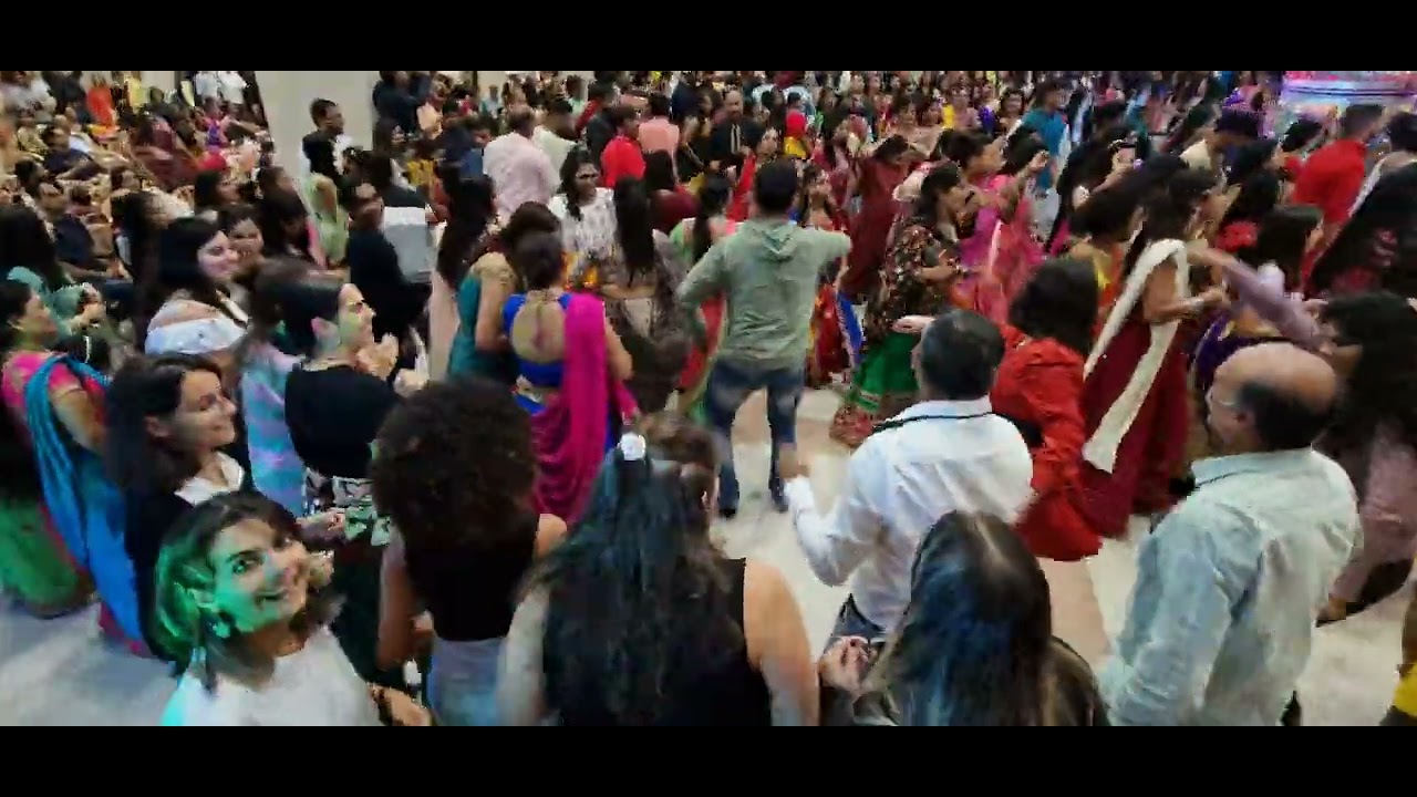 Navratri 2022, Day 6 - Garba with AMTO class (NOVA FCSH) at Comunidade Hindu de Portugal, Lisbon