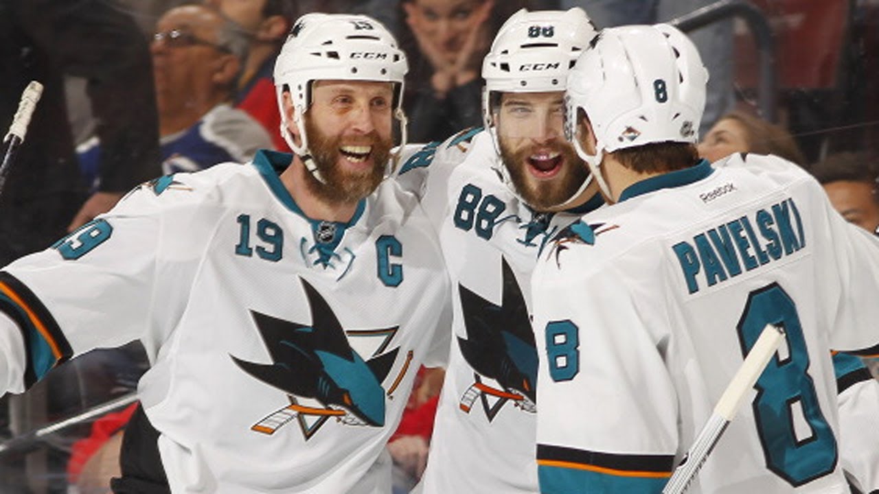Joe Thornton scores breakaway on Tim Thomas
