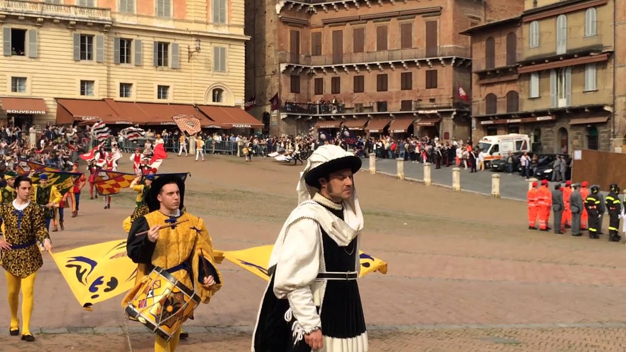 Siena - Festeggiamenti Cateriniani, sbandieratori delle contrade