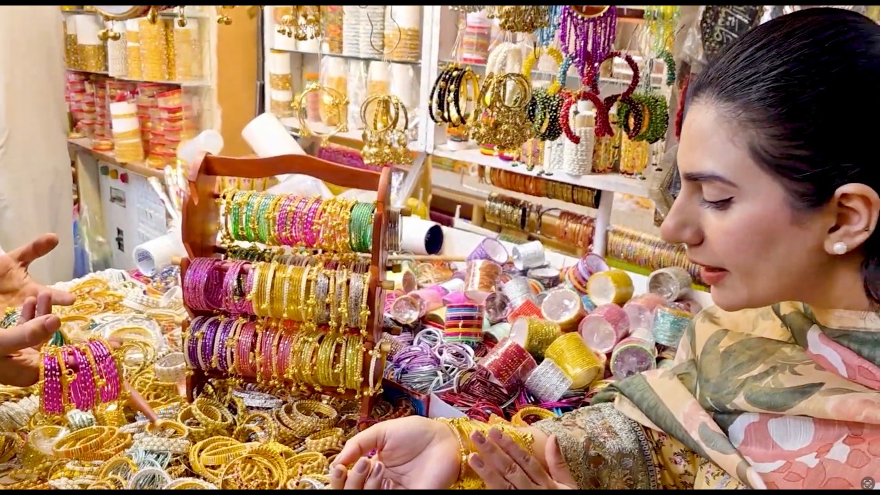 Viral  Kashmiri Bangles Price in Moti Bazaar Rawalpindi | Distributed bangles to fans | 🌸🛍️