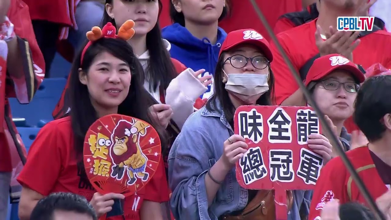11/11 台灣大賽G6 樂天 VS 味全 賽前，介紹雙方先發球員，台北市市長蔣萬安蒞臨球場為賽事開出好球