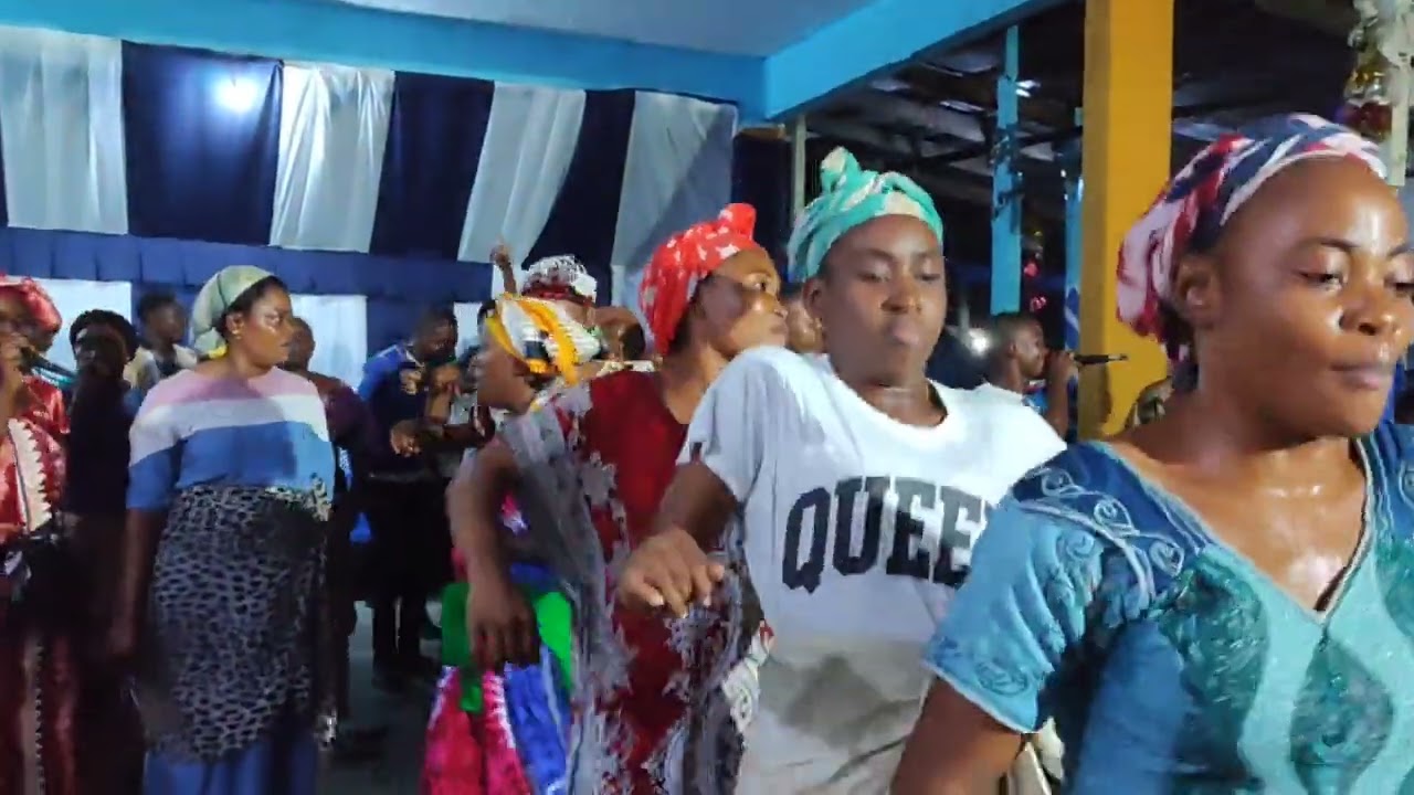 Prestation du groupe Jesuis à la veillée de maman Pdte des ADP Demba Lounguila Marie Josee