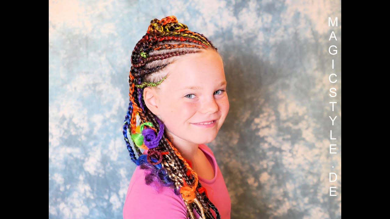 Jassy: Bunte Cornrows kombiniert mit ein paar Reihen Rastazöpfen - Magic Style Kids