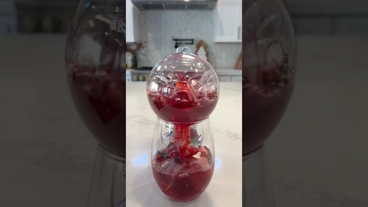 Christmas Drinks 🎄&hearts;️ #christmas #drink #recipe #asmr #satisfying #viral #shorts #fyp #olipoppartner