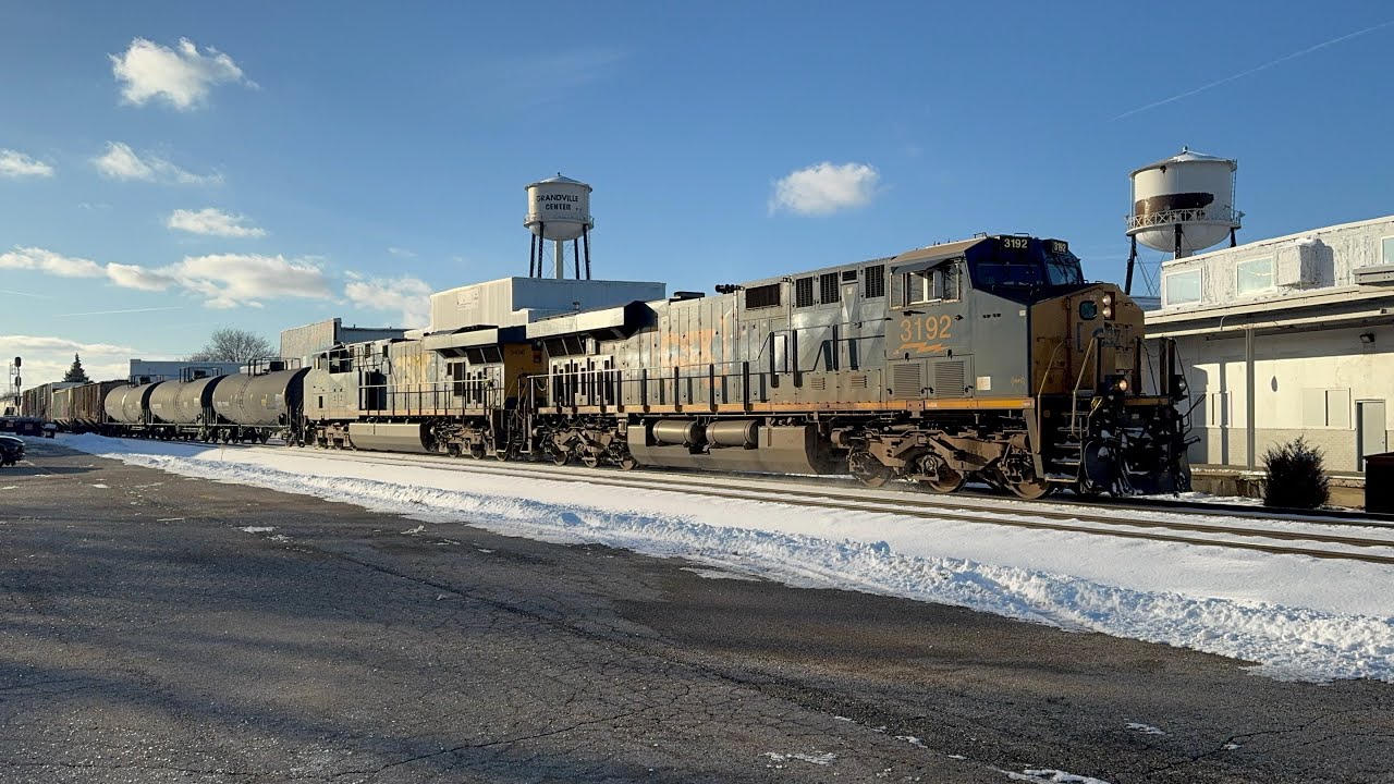 CSX 3192 Hauls a 2 MILE Long M326 w/175 Cars | FIRST 2026 Train Run | 01/02/26