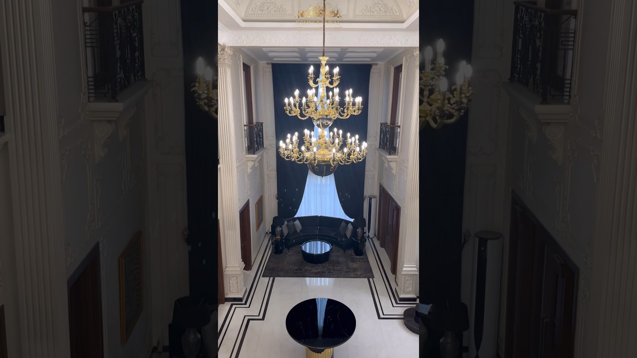 Grand luxe Lobby of a dream house. #home #homedecor #interiordesign #modernclassic #homeinterior