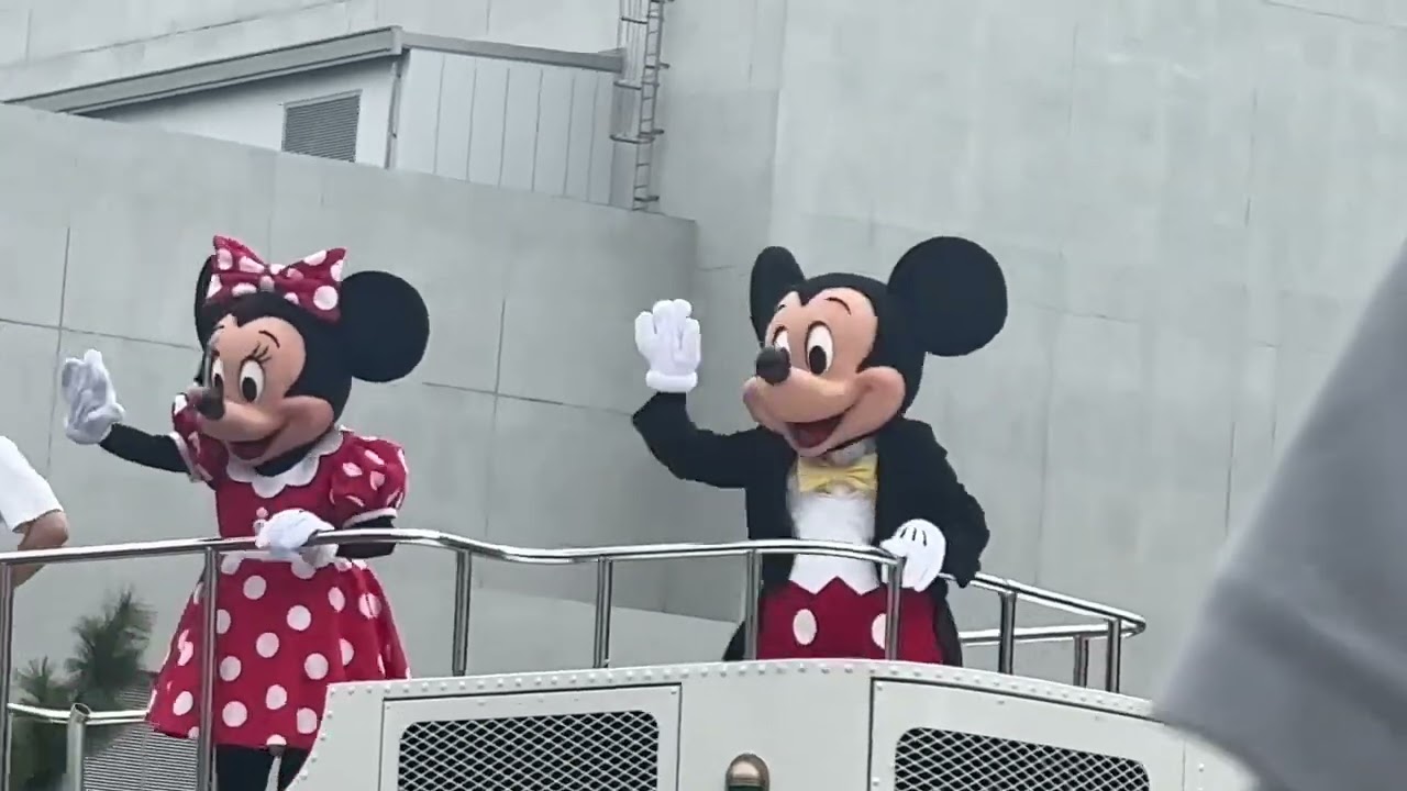 ディズニーパレード❣️黒崎にミッキーがやって来た😍