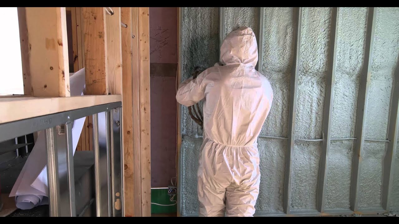 Expert  foam sprayer gives masterclass on Spray Foam Application - HD 4K Video