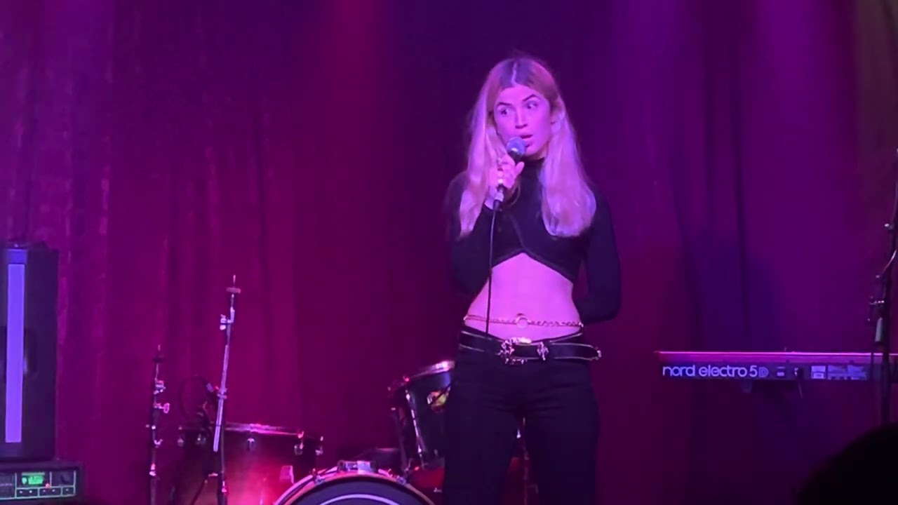 HARRIET ROCK - 01, live at The Finsbury, London