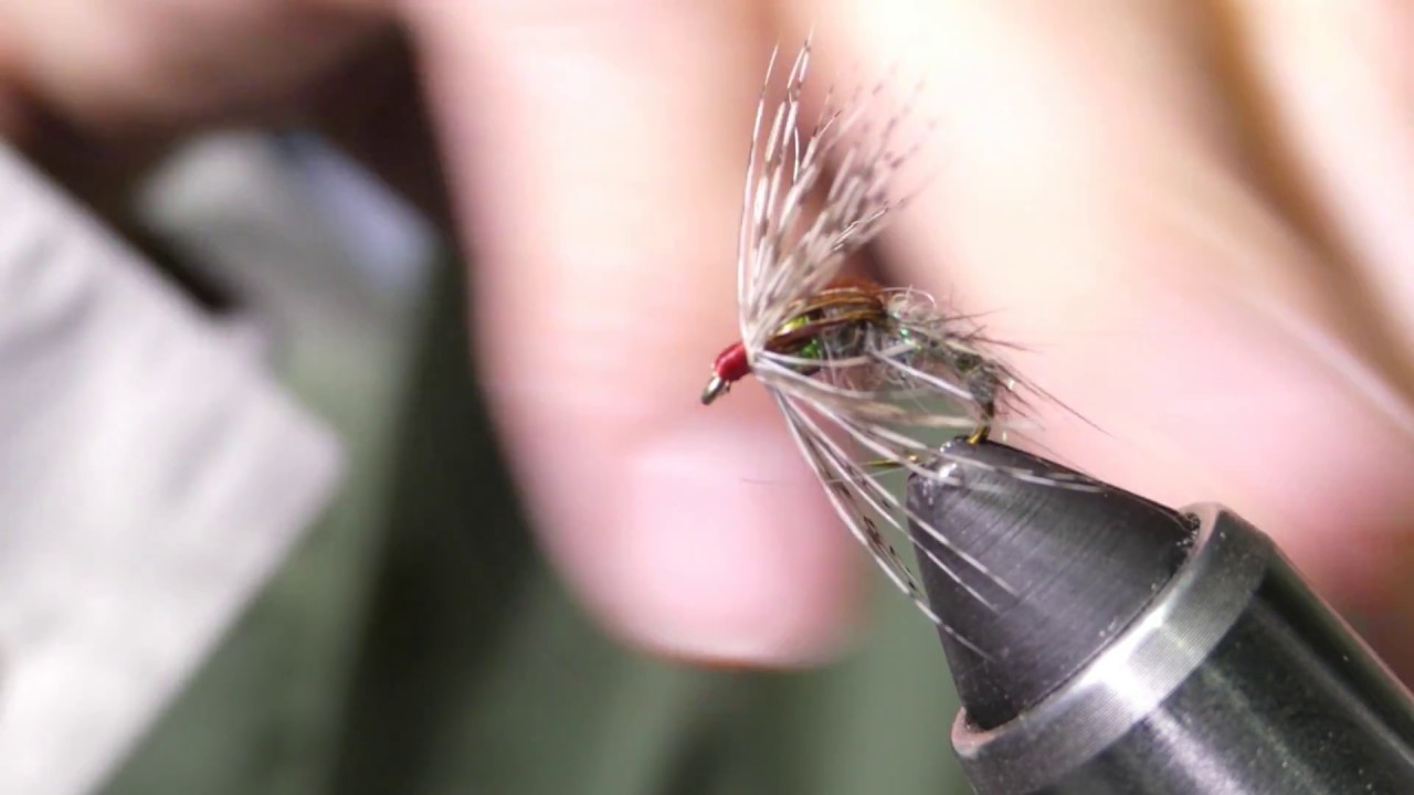 Atando una emergente de Caddis: Holy Grail