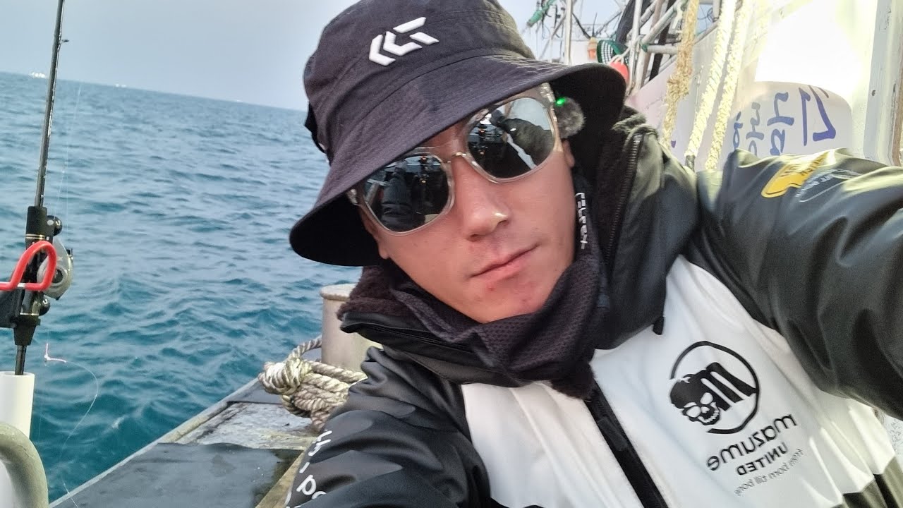 제주도 심해 갑오징어 낚시 왔습니다.  금동이호