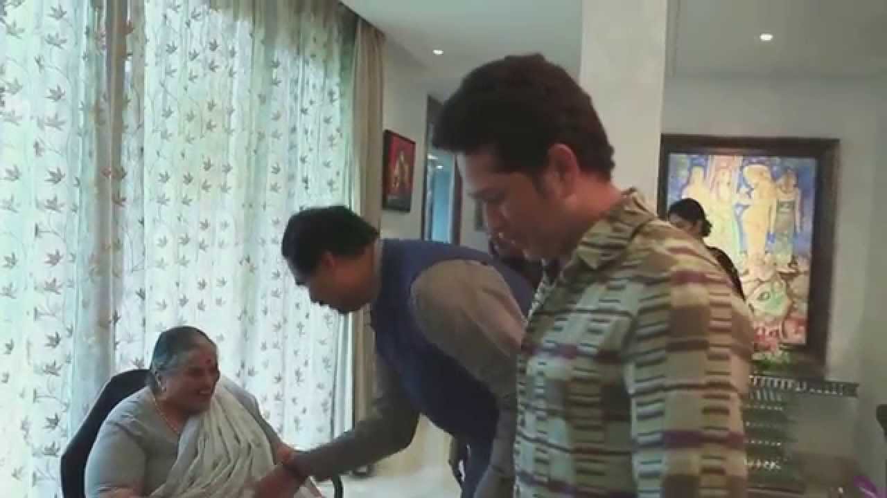Honouring Sachin Tendulkar's mother at 'Mothers Of India 2015'