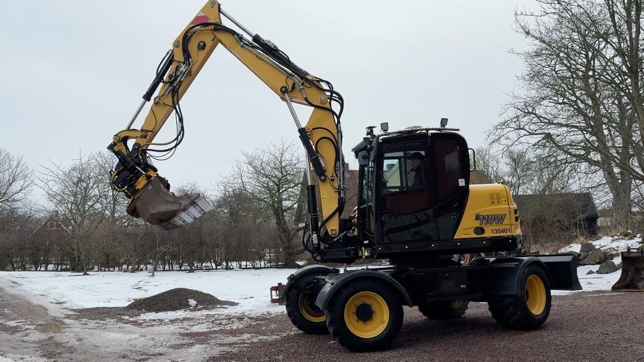 Köp Hjulgrävare Yanmar B110W med tiltrotator och redskap på Klaravik