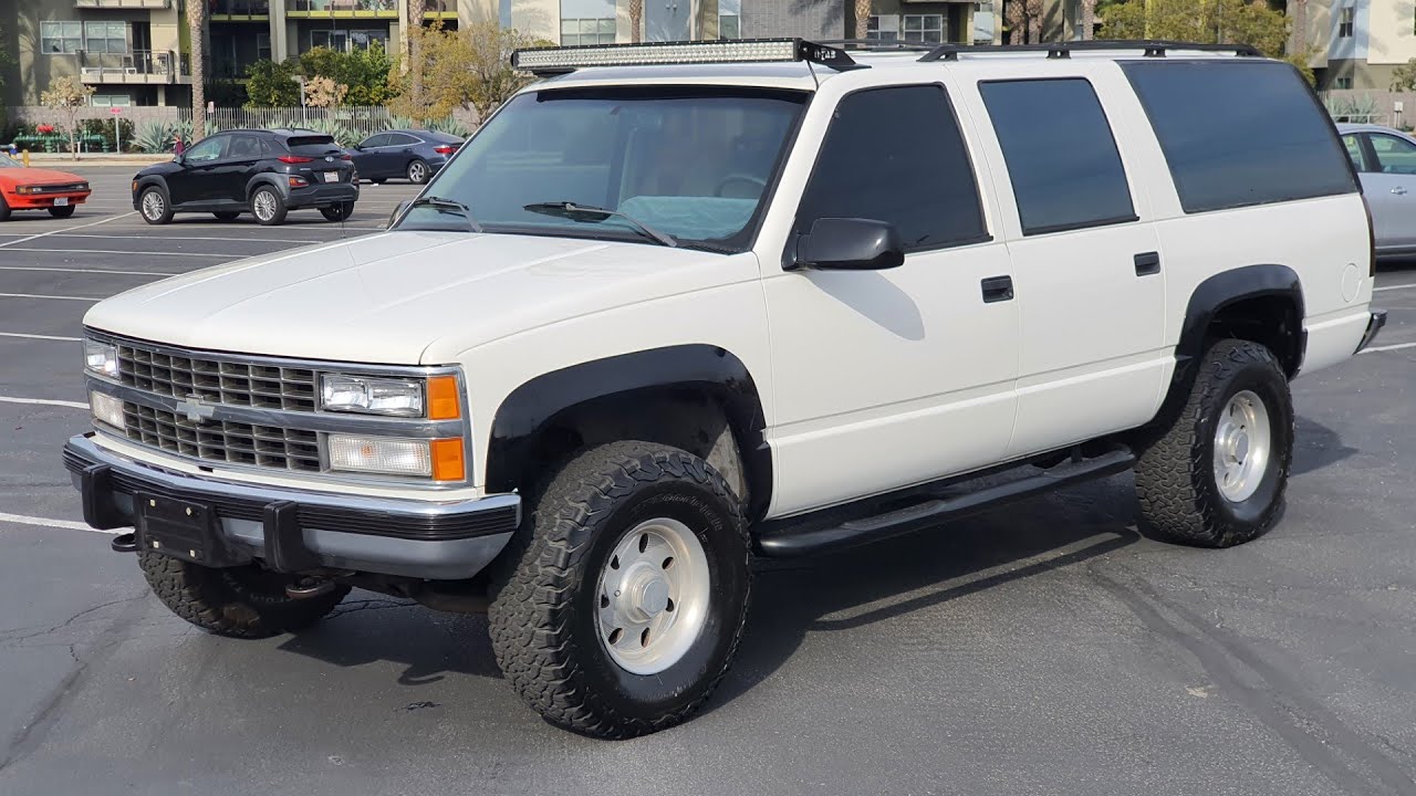 1993 Chevrolet Suburban 4x4 AWD Weiss