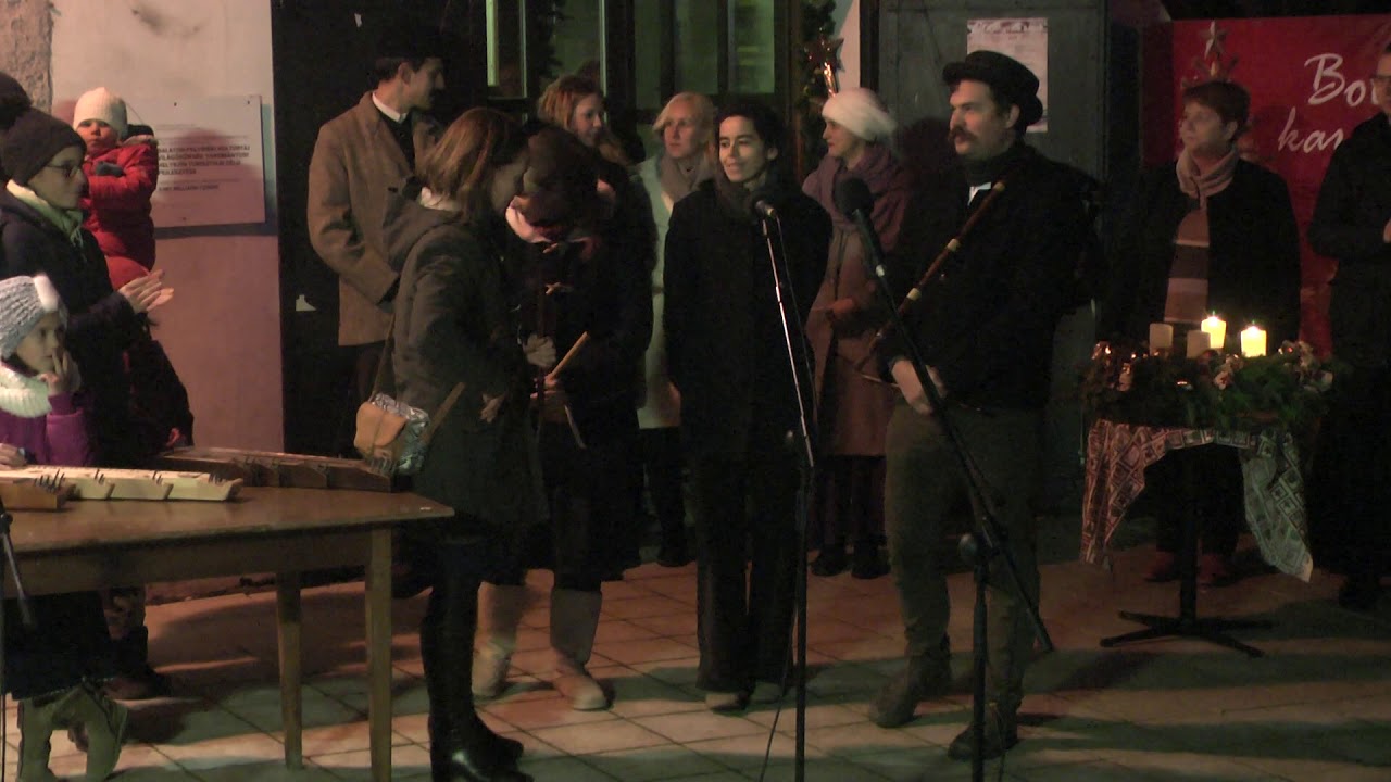 Advent II. gyertyájának meggyújtása Tihany főterén.