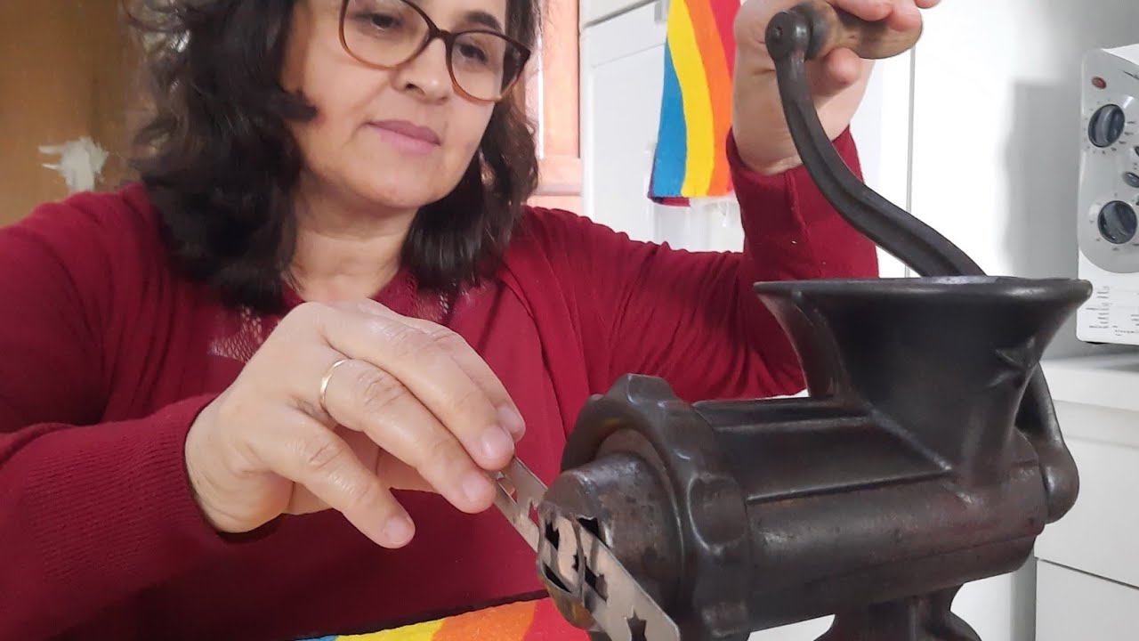 Como é a montagem da máquina de fazer bolachas caseiras