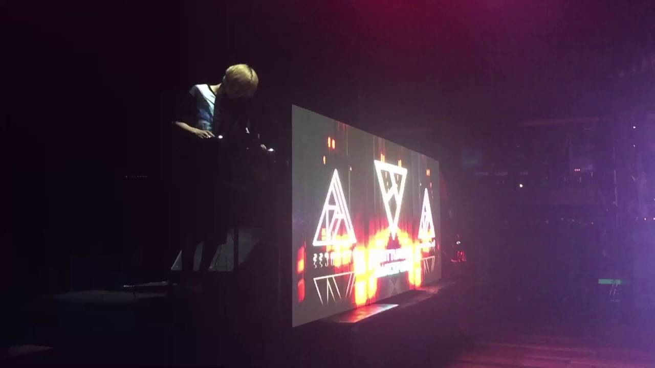 VJing at FanExpo Toronto 2016 for Ryu, Kradness and KorsK